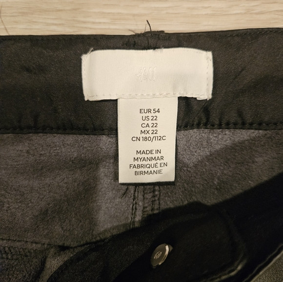 Black faux leather h&m pants - Picture 5 of 5